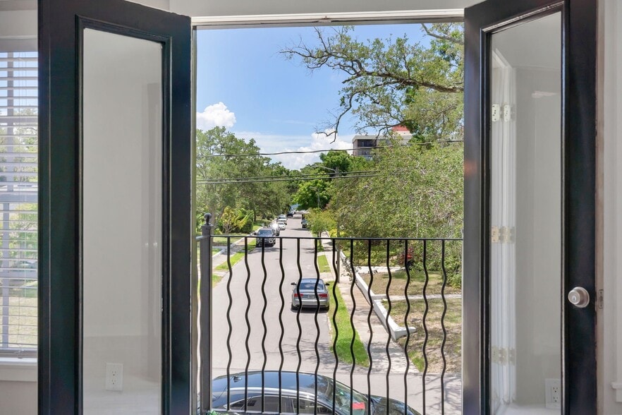 Building Photo - 2405 W Texas Ave