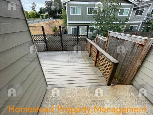 Building Photo - Welcome home! Outstanding Salem location!