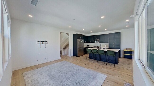 Building Photo - 574 S Motif St