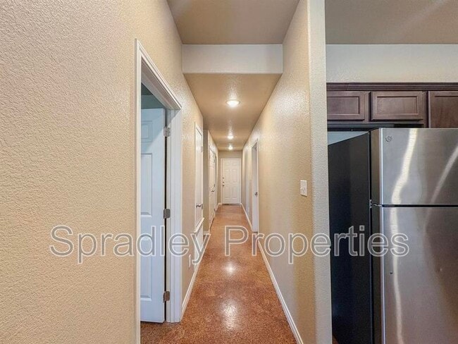 Building Photo - 1559 Kal Ct