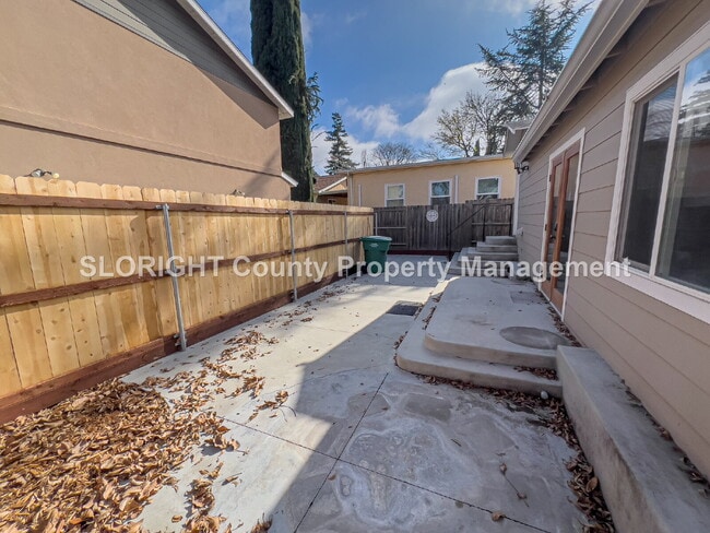 Building Photo - AVAILABLE NOW - Charming Home Just ½ Mile from Downtown Paso Robles - 2 Bed / 1 Bath