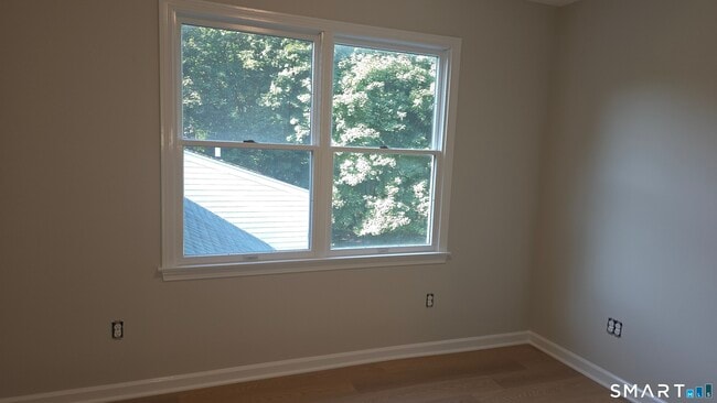 Building Photo - 387 Mixville Rd