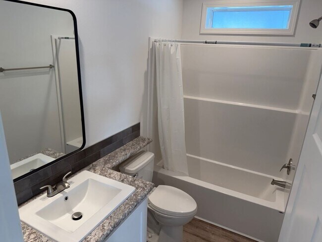 Building Photo - 310 8th St