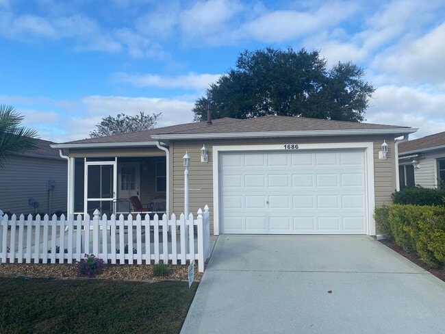 Building Photo - Warm and Inviting ANNUAL 2 + 2 Turnkey Patio Villa in The Village of Mallory