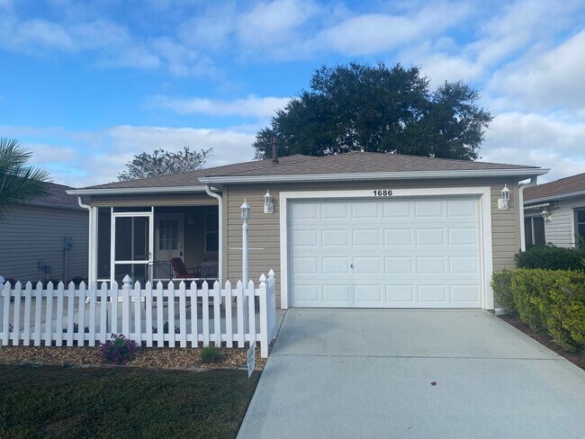 Building Photo - Warm and Inviting ANNUAL or SEASONAL 2 + 2...