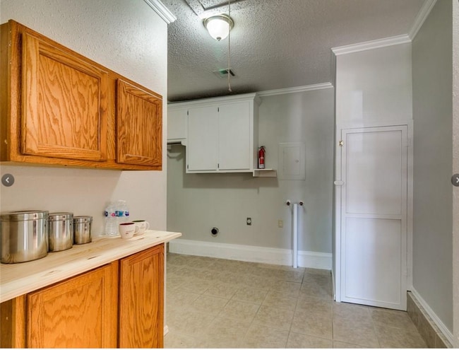 Building Photo - 722 S Meadow Ln