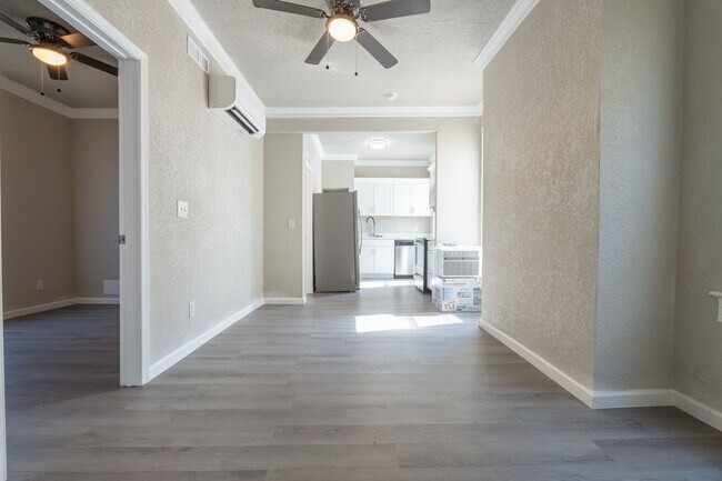 Building Photo - MOVE IN READY 2 Bedroom in the Heart of Oceanview!