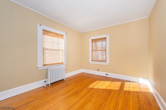 Building Photo - 422 Valley Rd