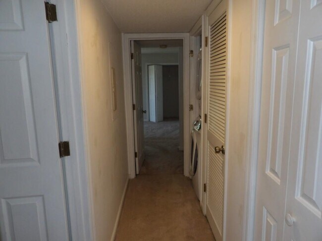 Building Photo - 4230 Pinehurst Cir
