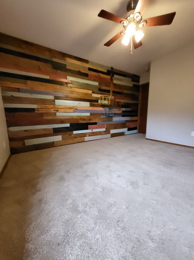 Building Photo - (3) Bed/(2) Bath + Study/Office in NW Norman! Storm Shelter! Neighborhood Pool!