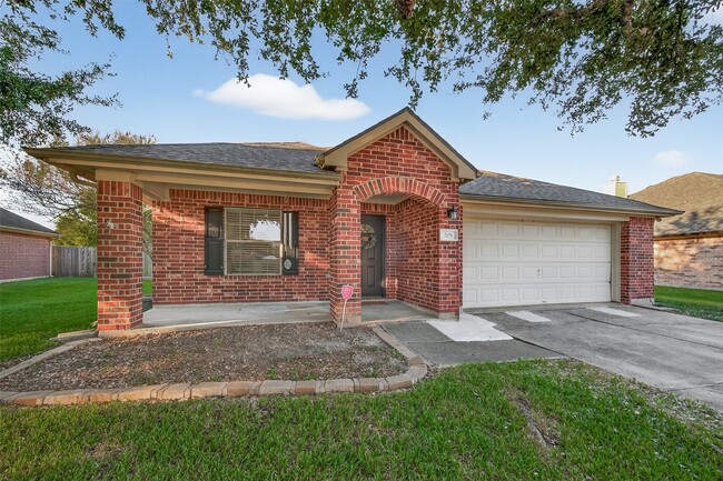 Primary Photo - 205 Colony Lake Ln