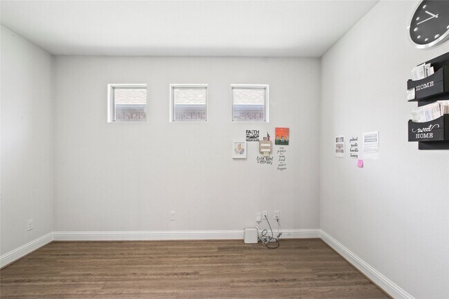 Building Photo - 3121 Sunnyside Dr