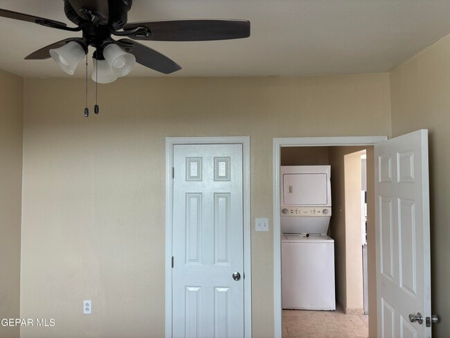 Building Photo - 3527 E Missouri Ave