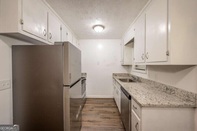 Building Photo - 414 Wall St