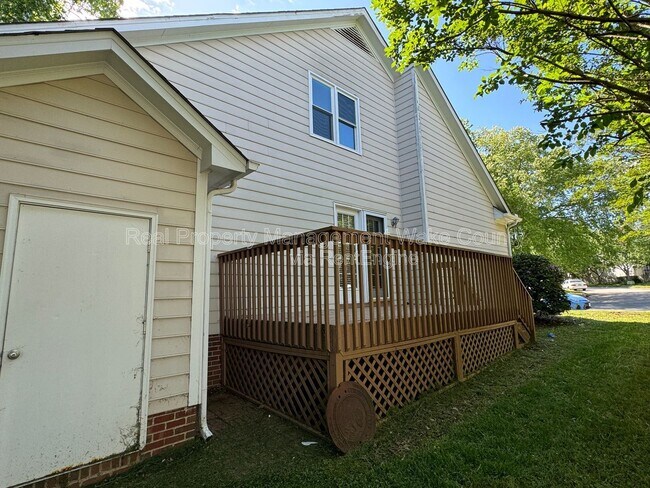Building Photo - 4328 Bartholomew Cir