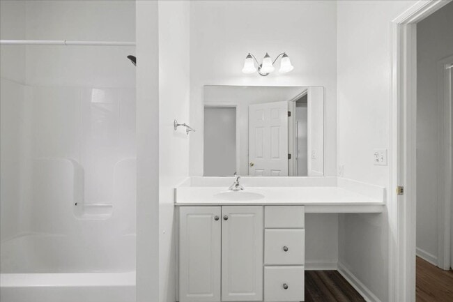 Building Photo - Spacious 3BR Townhome by the Bus Stop