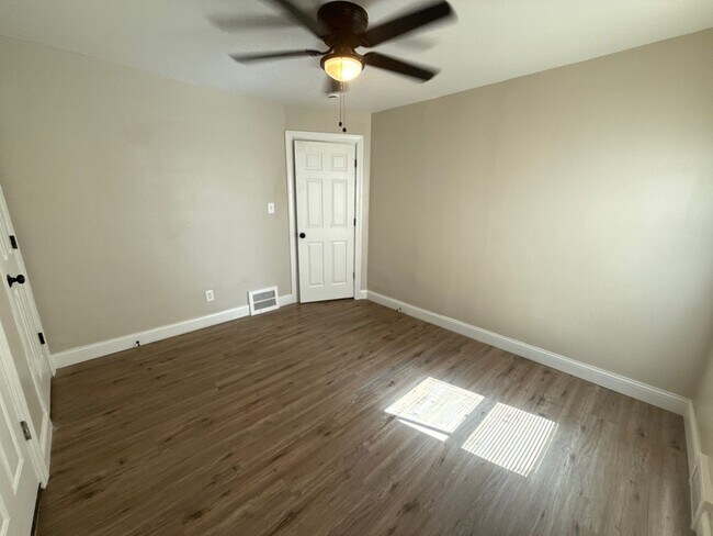 Building Photo - Freshly Renovated 3-Bedroom Home – Quality...