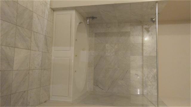 Building Photo - 705 Main St