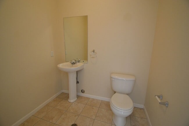 Building Photo - Downtown Townhome 2 Beds 3 Bath with AC