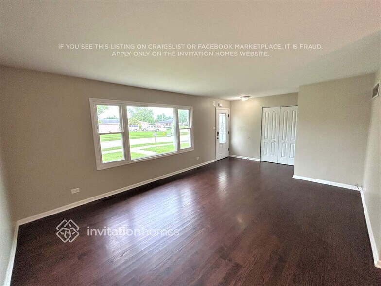 Building Photo - 8840 Hickory Dr