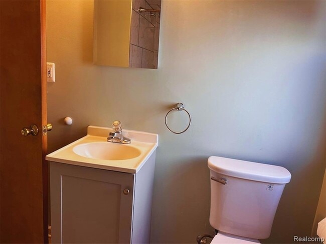 Building Photo - 110 Hamata Ave