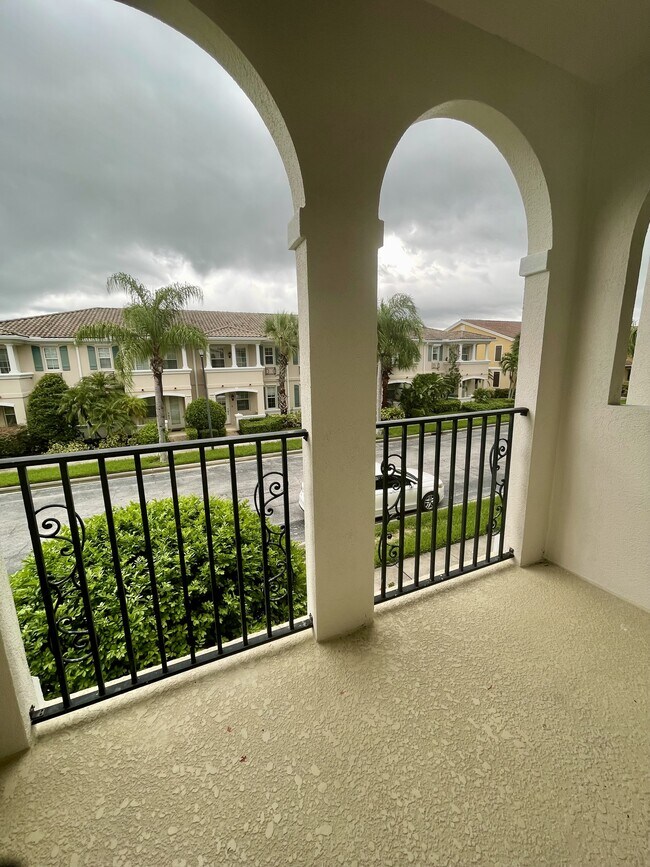 Building Photo - 1649 Napoli Dr W