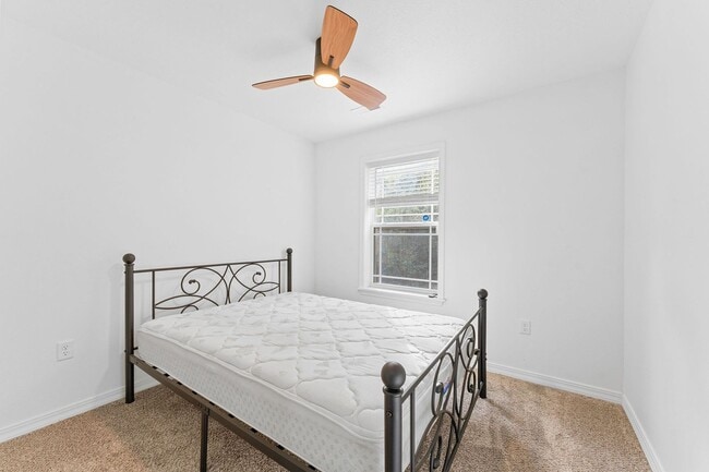 Building Photo - Modern 3-Bedroom Home Near Branson Landing – Available Now!