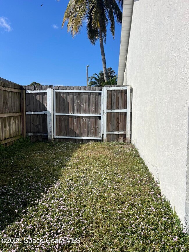 Building Photo - 440 River Grove Ct