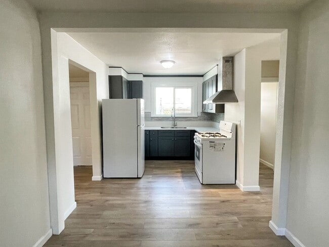 Building Photo - Newly renovated 2 + 2 in Mar Vista/Palms