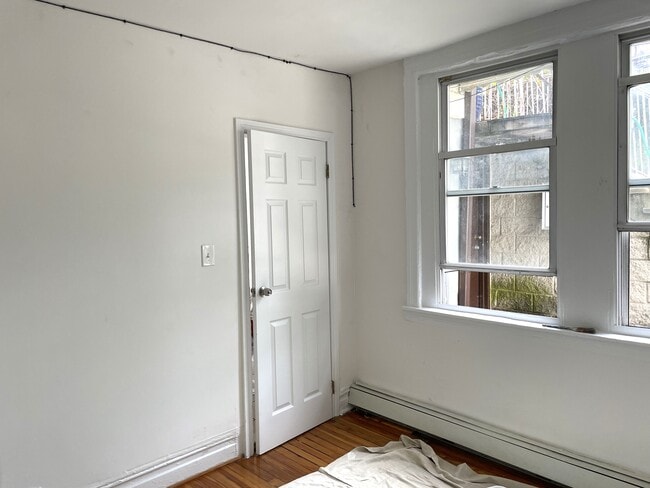 Building Photo - 3240 Cambridge Ave