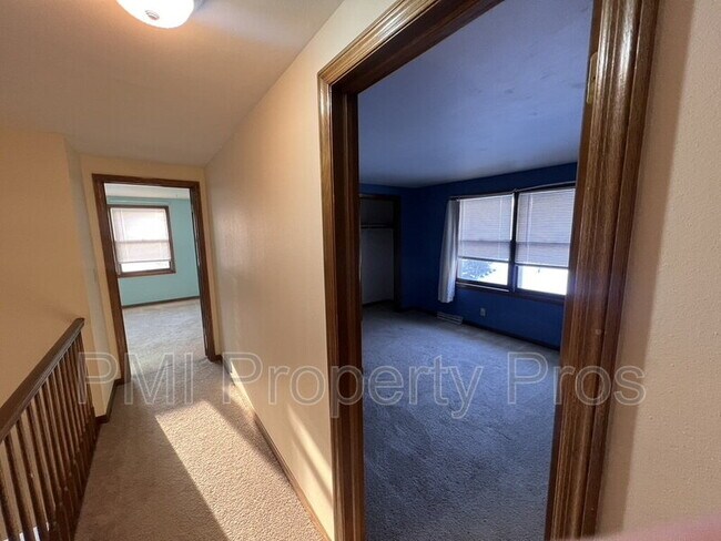 Building Photo - 3204 Chateau Ct