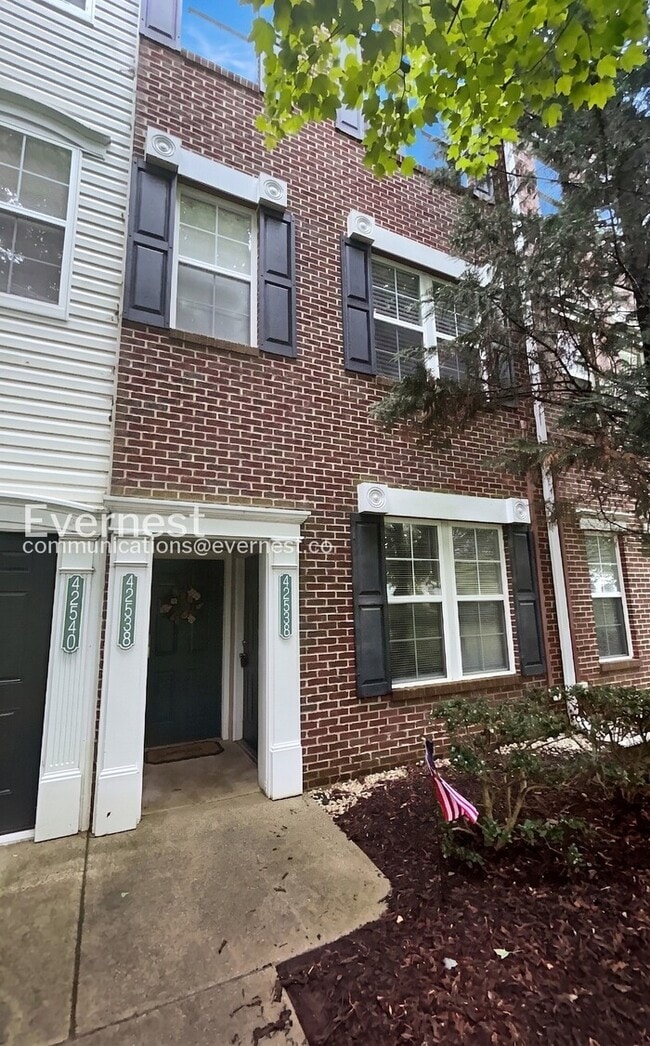 Building Photo - 42536 Mayflower Terrace