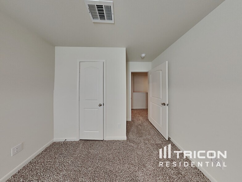 Building Photo - 837 Mallorie Ln