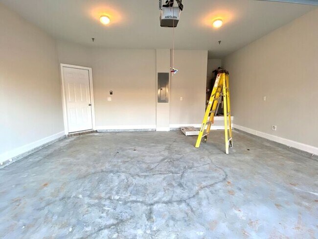 Building Photo - 538 Walton Dr