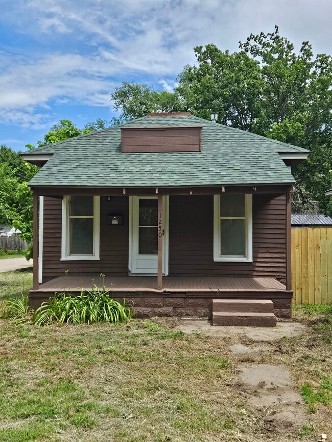 Building Photo - 1250 N Jefferson Ave