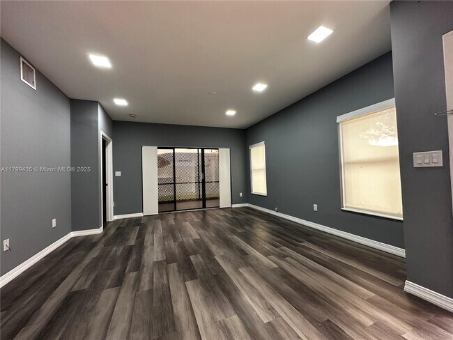 Building Photo - 691 SW 158th Way
