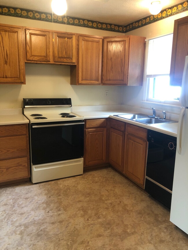 Building Photo - 9616 Elm Lake Dr