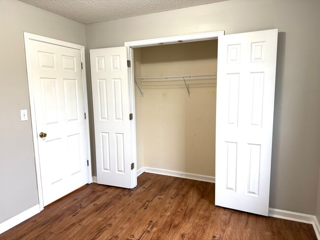 Building Photo - 3 bedroom in Oak Grove