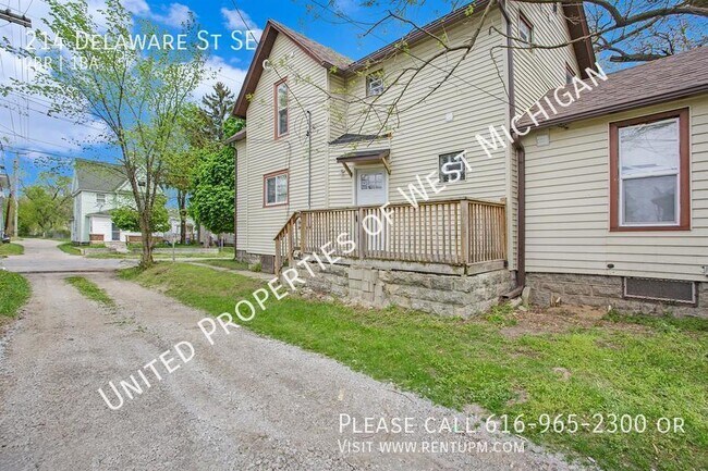 Building Photo - 214 Delaware St SE