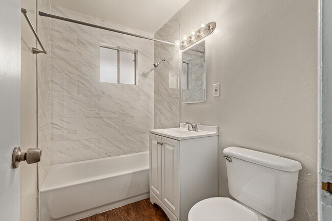 Building Photo - 1 Bed | 1 Bath -  Courtyard Style Unit