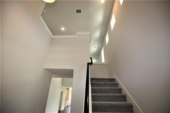Building Photo - 635 Pheasant Hill Ln