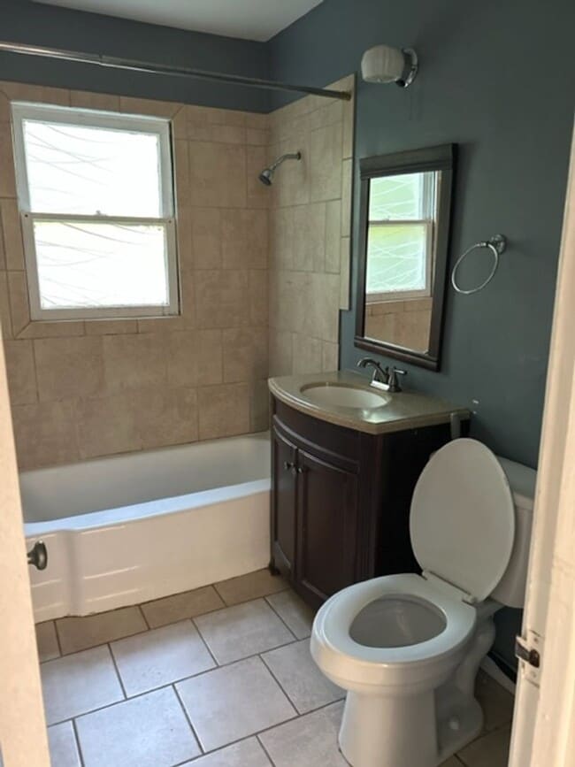 Building Photo - 2 Bedroom 1 bath Close to OU Campus