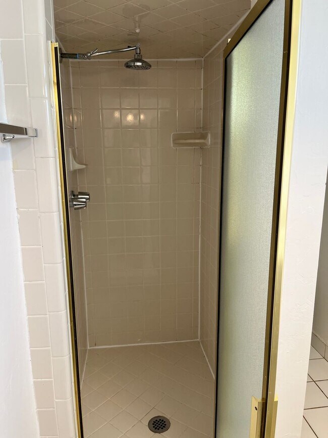 Building Photo - Charming 4 Bedroom 2 Bath Home in Sugarhouse!