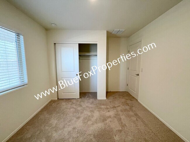 Building Photo - 12854 N Peony Dr
