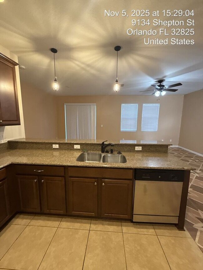 Building Photo - Beautiful Spacious 3 bed 2.5 bath Home in ...