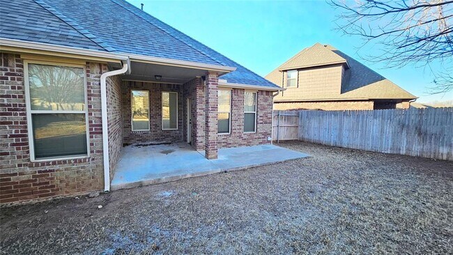 Building Photo - 1801 Savannah Ln