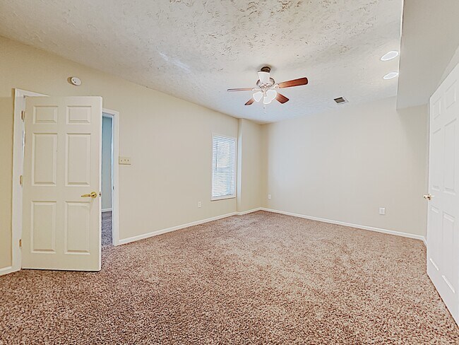 Building Photo - 1367 Fall River Drive