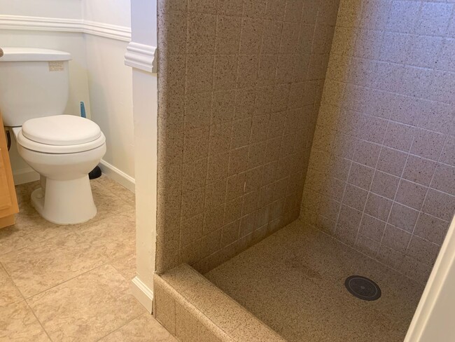 Building Photo - 3 bedroom 2 bath home with HUGE yard in Orangevale