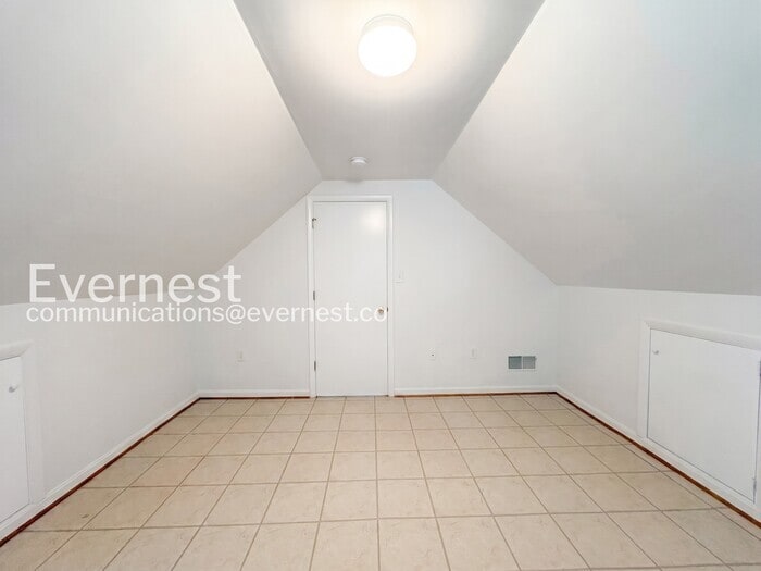 Building Photo - 5427 Varnum St