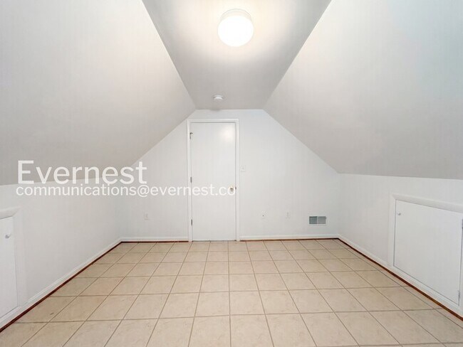Building Photo - 4-Bed/2-Bath Home with Fenced Yard/ Available Soon!